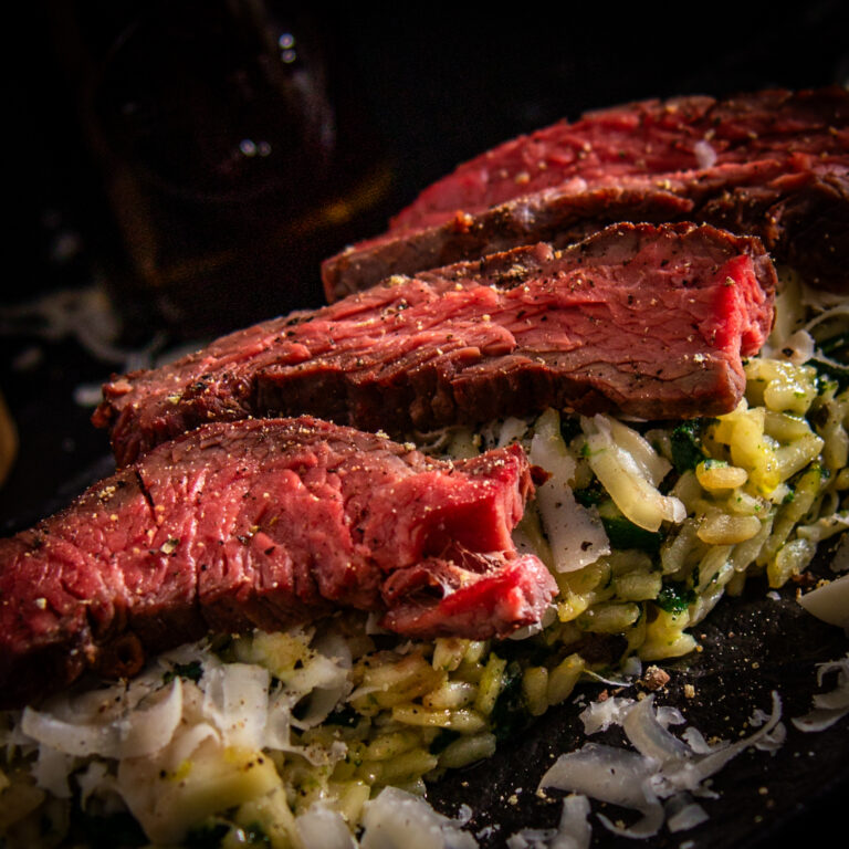 Bavette met romige risotto van de BBQ
