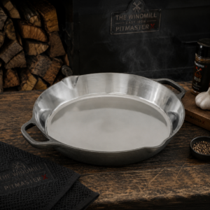 The Windmill Cast Iron PitmasterX Skillet 12 Inch met 2 Handgrepen